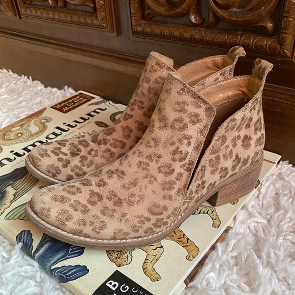 Matisse Wilder leopard print leather ankle boots - Picture 2 of 9